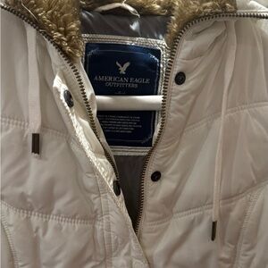 American Eagle Outfitters White Quilted Puffer Jacket with Faux Fur Trim